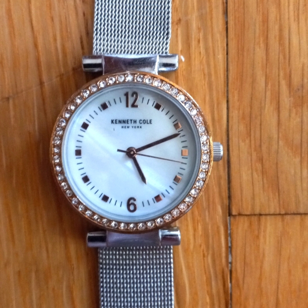 KENNETH COLE MOTHER OF PEARL FACE/ GOLD TONED CRYSTAL ENCRUSTED HALO/MESH STRAP!